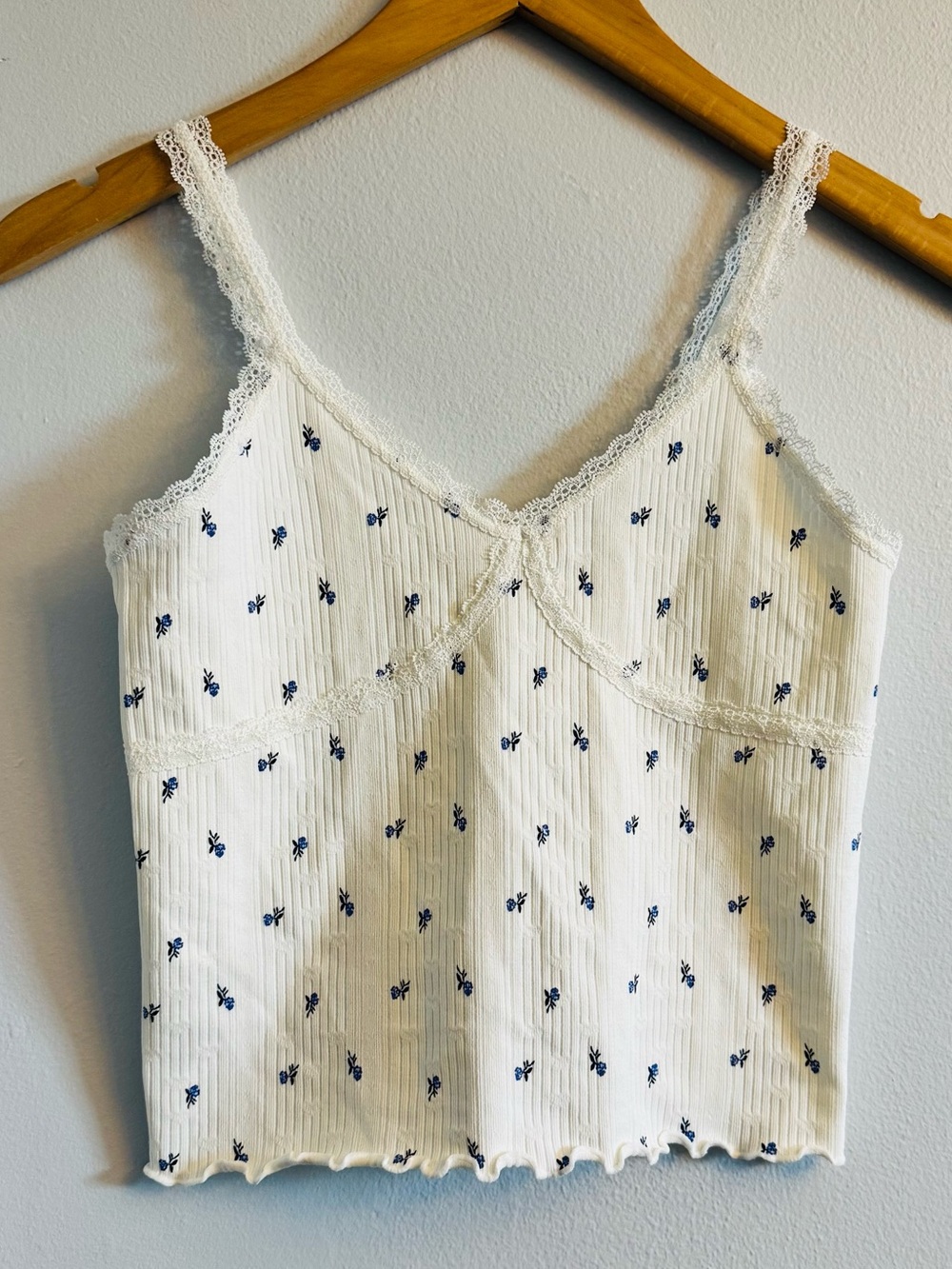BP Nordstrom Floral Lace Trim Pleated Cami Tank XS White Blue Ditsy Coquette
